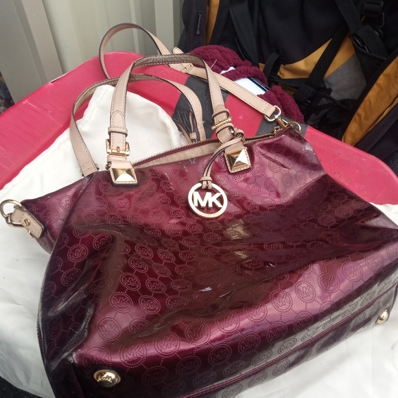 Authentic Michael kors handbag - Picture 2 of 2